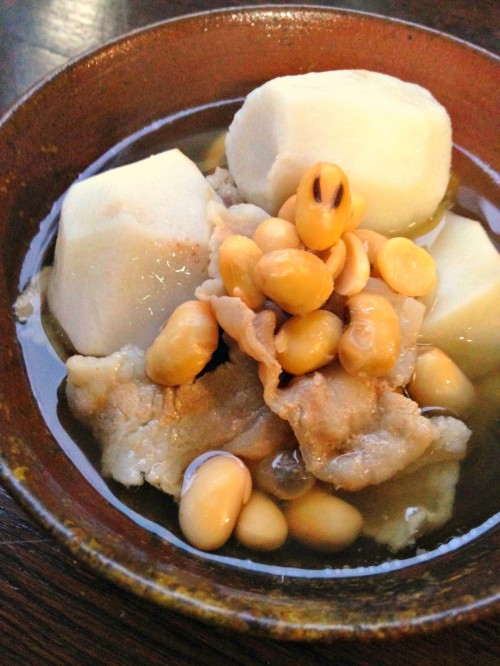 里芋と豚バラ肉、大豆の煮物